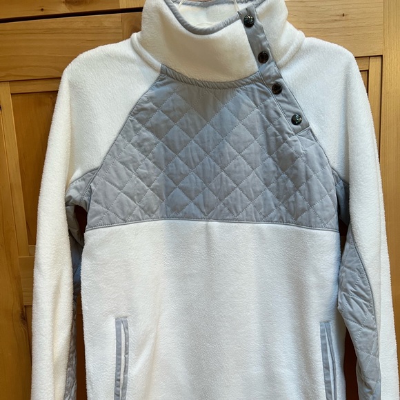 Abercrombie Womens 1/4 snap Fleece Small NWT - Picture 3 of 4